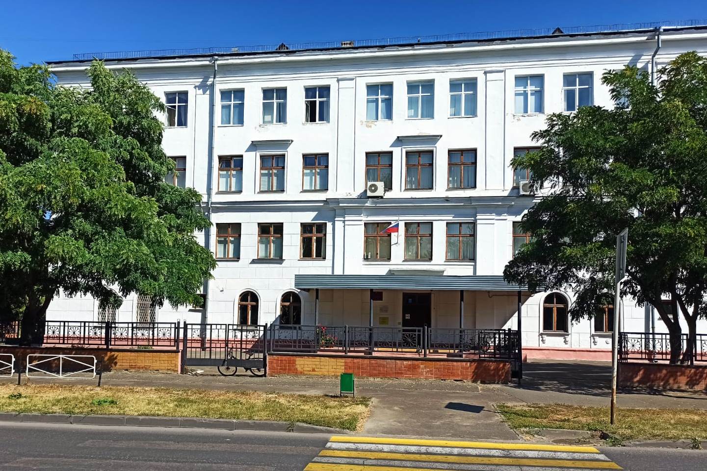 Фотография школы.